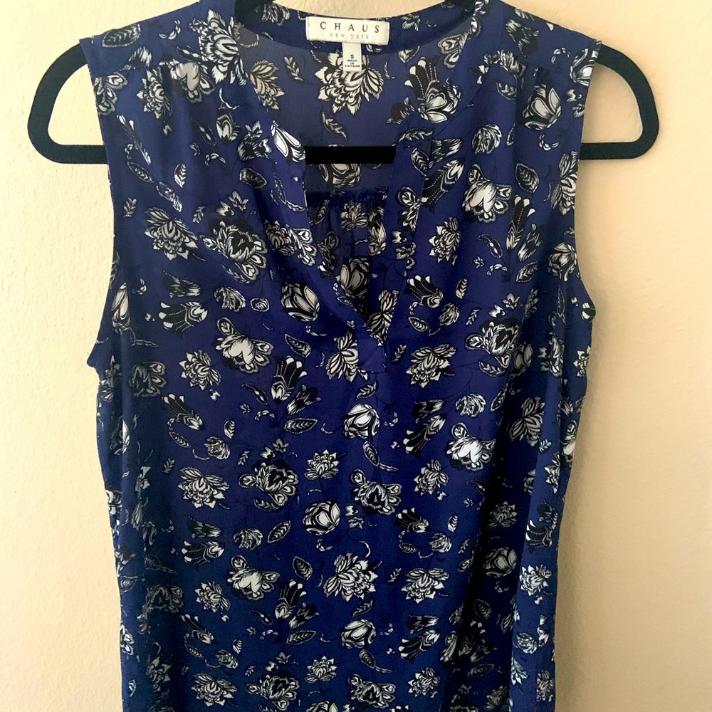 Chaus Sleeveless Blue and White Patterned Blouse